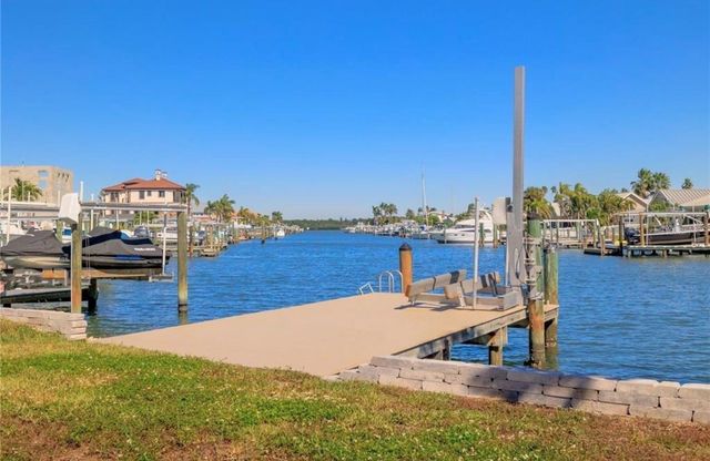 17611 1ST STREET E, Redington Shores, FL 33708