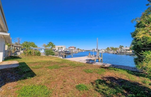 17611 1ST STREET E, Redington Shores, FL 33708
