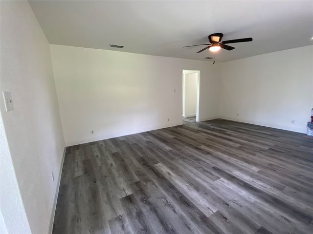 1001 Crisp Road, Ennis, TX 75119