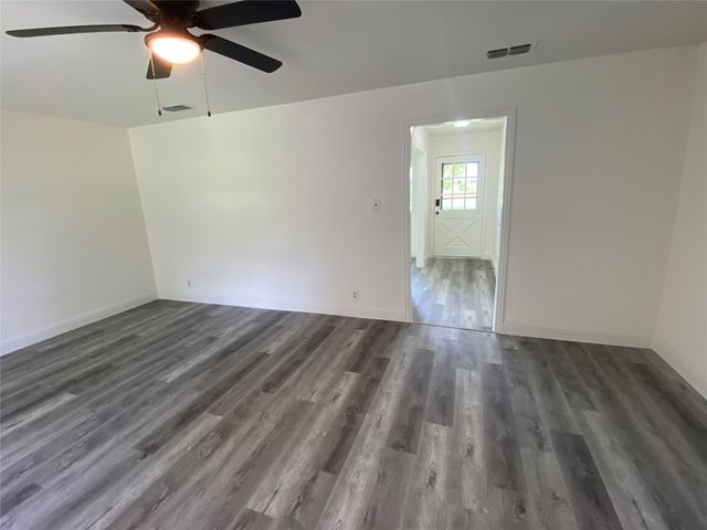1001 Crisp Road, Ennis, TX 75119
