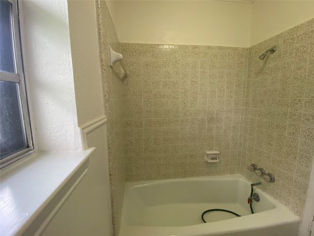 1001 Crisp Road, Ennis, TX 75119