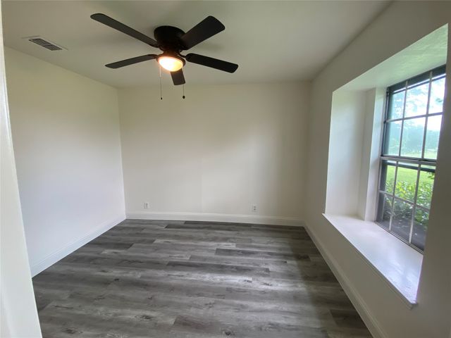 1001 Crisp Road, Ennis, TX 75119