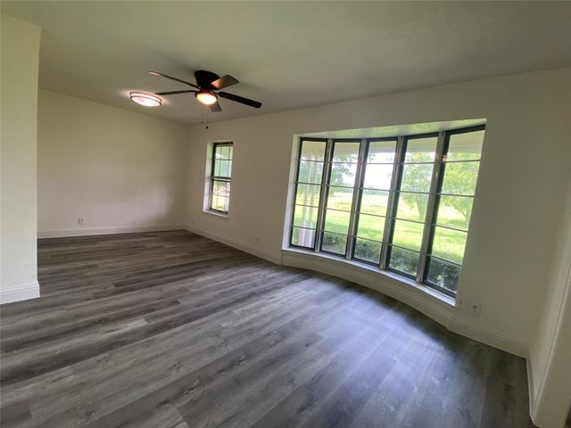 1001 Crisp Road, Ennis, TX 75119