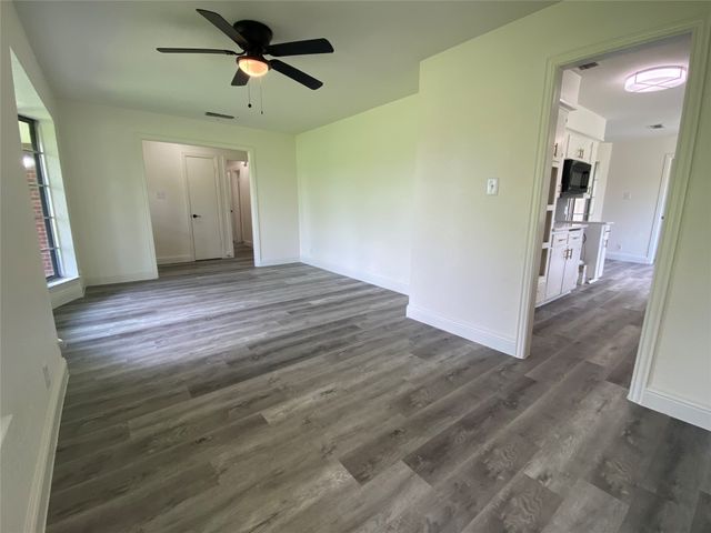 1001 Crisp Road, Ennis, TX 75119