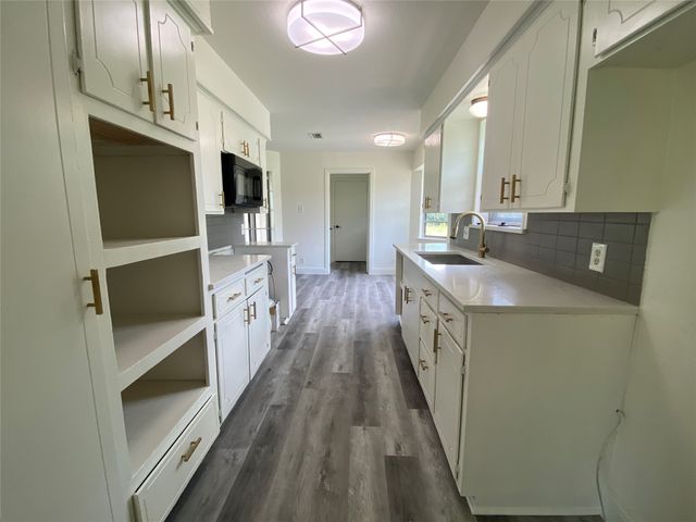 1001 Crisp Road, Ennis, TX 75119