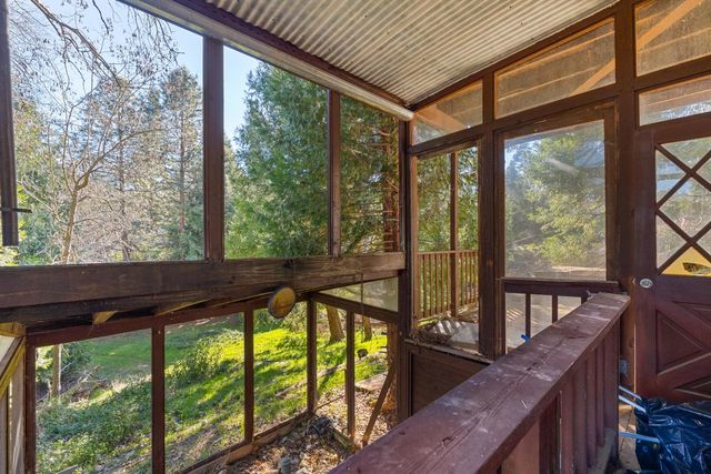 16483 Creekside Dr, Sonora, CA 95370