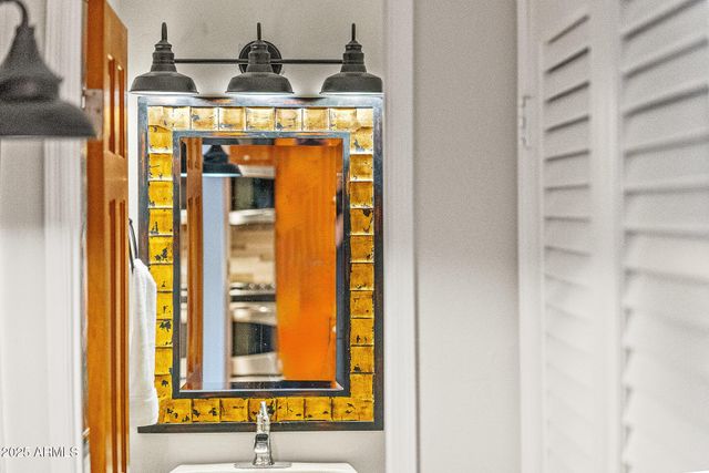 6159 E INDIAN SCHOOL Road 104, Scottsdale, AZ 85251