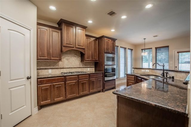 111 Pinnacle Ridge Court, Montgomery, TX 77316