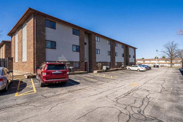 1916 Tracy Drive 48, Bloomington, IL 61704