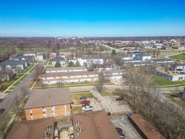 1916 Tracy Drive 48, Bloomington, IL 61704