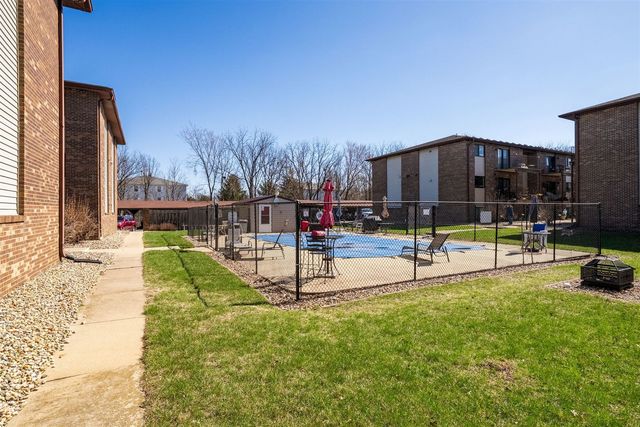 1916 Tracy Drive 48, Bloomington, IL 61704