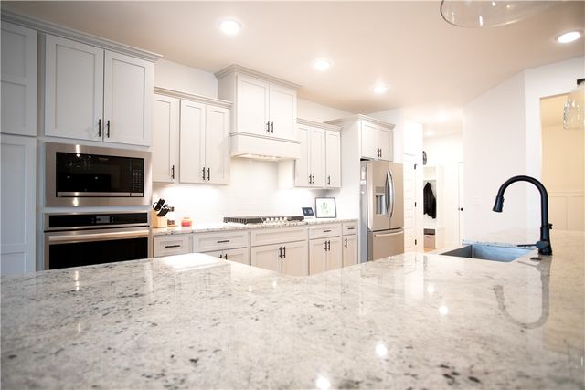 1111 Red Maple Street, Centerton, AR 72719