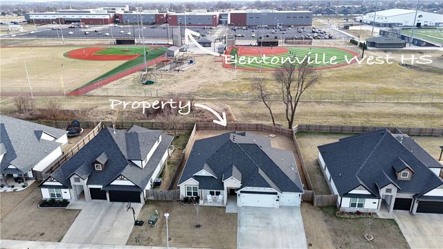 1111 Red Maple Street, Centerton, AR 72719