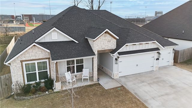 1111 Red Maple Street, Centerton, AR 72719