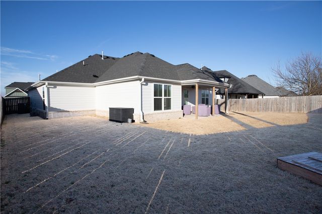 1111 Red Maple Street, Centerton, AR 72719