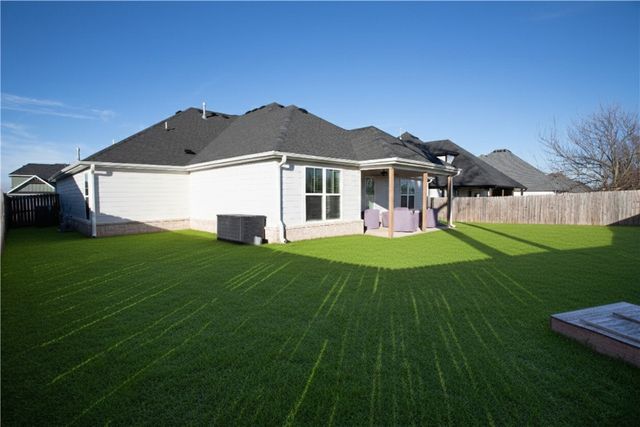 1111 Red Maple Street, Centerton, AR 72719