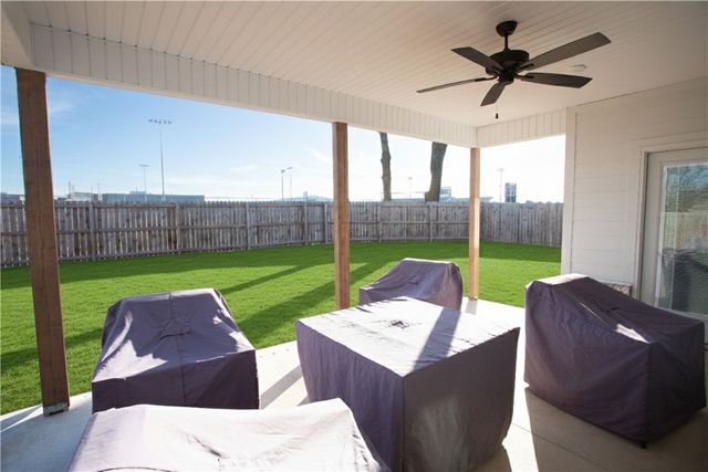 1111 Red Maple Street, Centerton, AR 72719