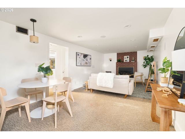 6725 Se CATALINA Ln, Milwaukie, OR 97222