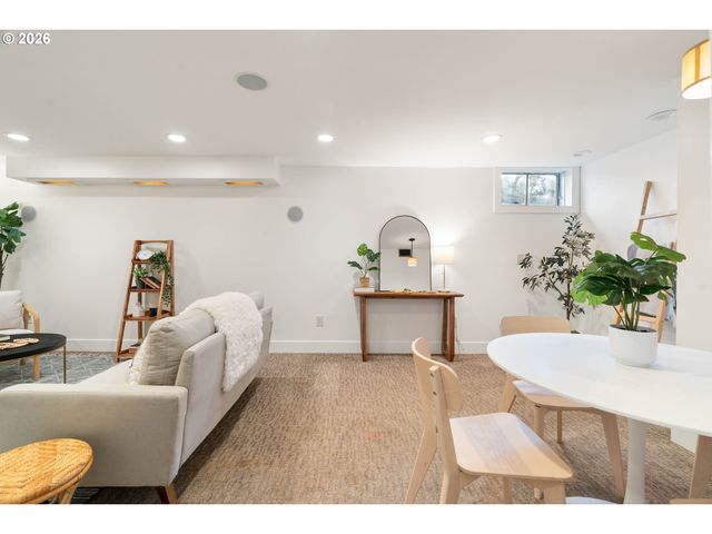 6725 Se CATALINA Ln, Milwaukie, OR 97222