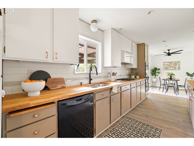 6725 Se CATALINA Ln, Milwaukie, OR 97222