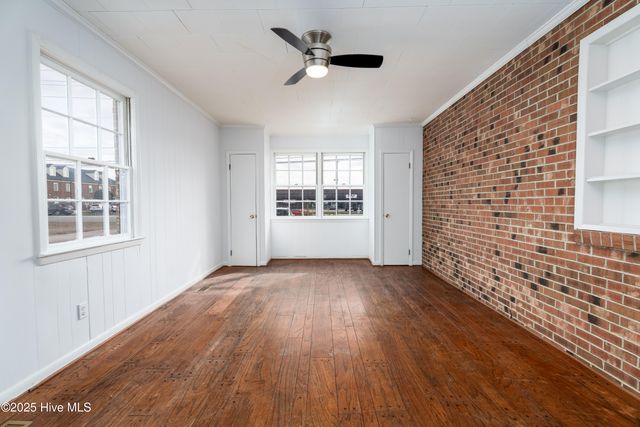 1007 Henderson Drive, Jacksonville, NC 28540