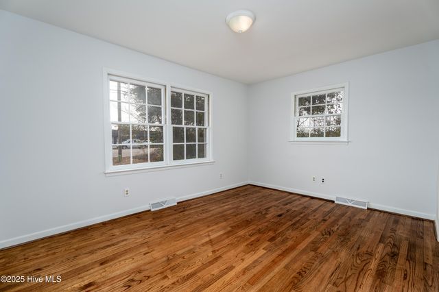 1007 Henderson Drive, Jacksonville, NC 28540