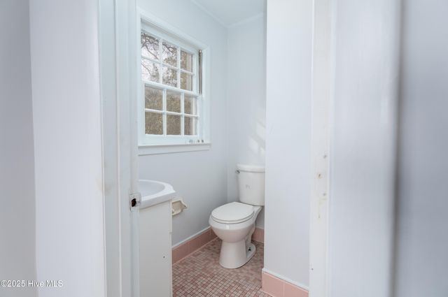 1007 Henderson Drive, Jacksonville, NC 28540