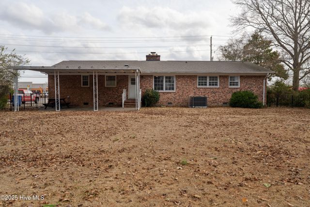1007 Henderson Drive, Jacksonville, NC 28540