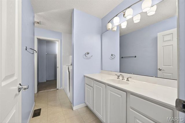 214 Maryland Drive 26B, O'fallon, MO 63366