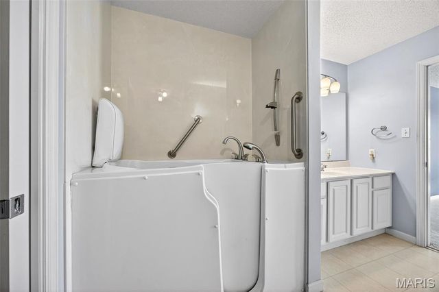 214 Maryland Drive 26B, O'fallon, MO 63366