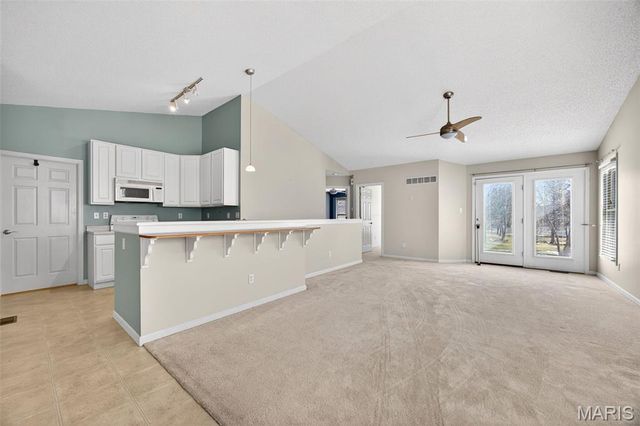 214 Maryland Drive 26B, O'fallon, MO 63366