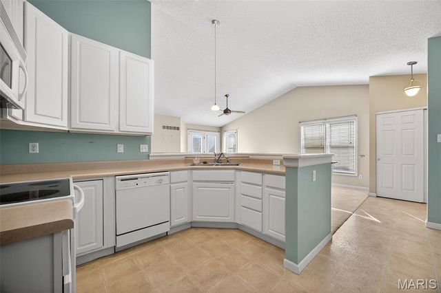 214 Maryland Drive 26B, O'fallon, MO 63366