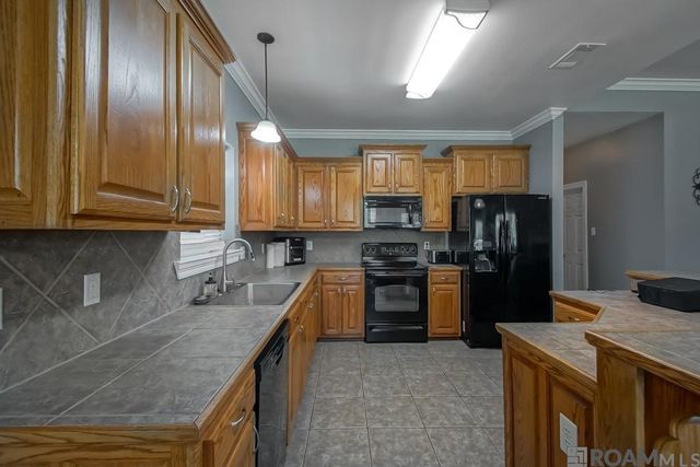 10109 Angela Dr, Denham Springs, LA 70706
