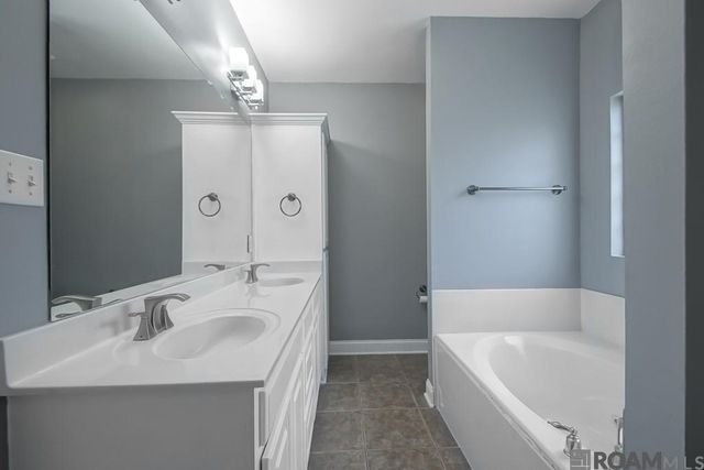 10109 Angela Dr, Denham Springs, LA 70706