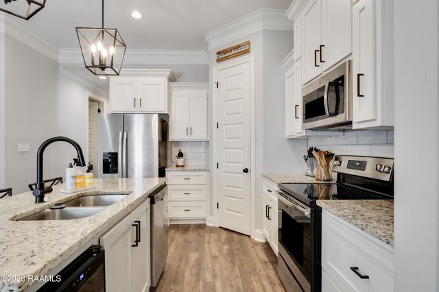 204 San Sebastian Drive, Youngsville, LA 70592