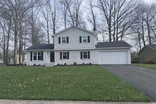 2620 Pine Oak Court, Niles, OH 44446