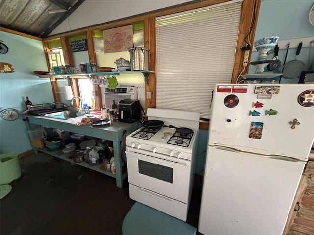 1270 N Monkhouse Drive, Crystal Beach, TX 77650