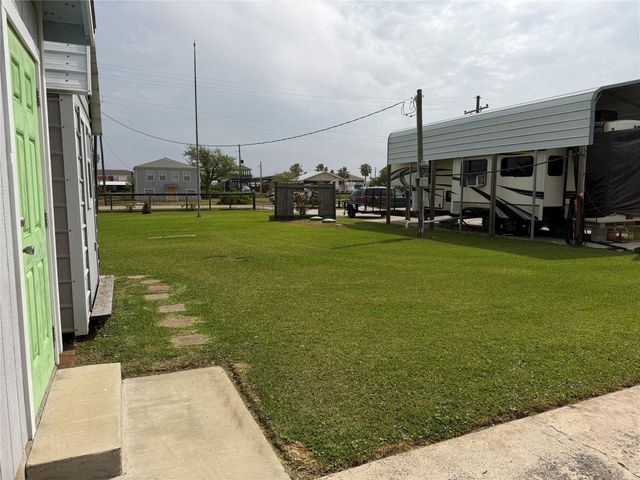1270 N Monkhouse Drive, Crystal Beach, TX 77650