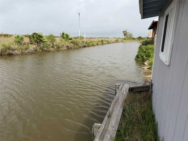 1270 N Monkhouse Drive, Crystal Beach, TX 77650