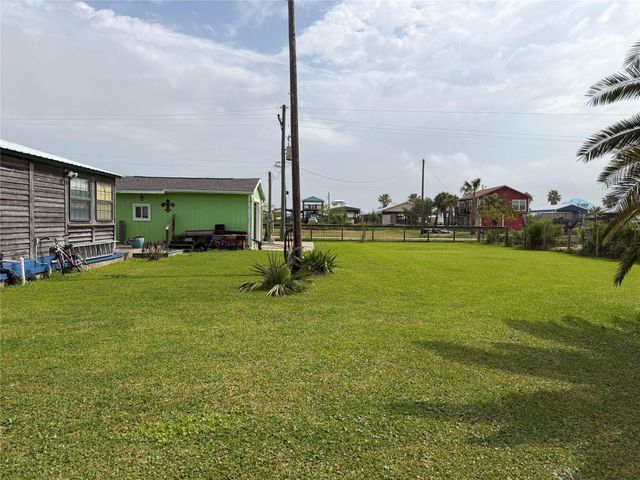 1270 N Monkhouse Drive, Crystal Beach, TX 77650