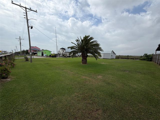1270 N Monkhouse Drive, Crystal Beach, TX 77650