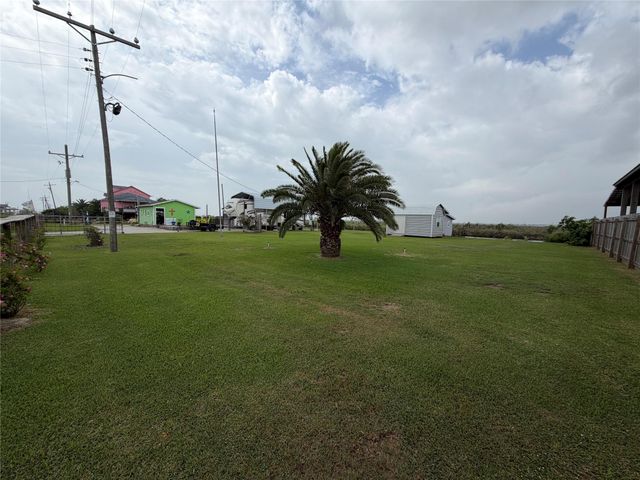 1270 N Monkhouse Drive, Crystal Beach, TX 77650