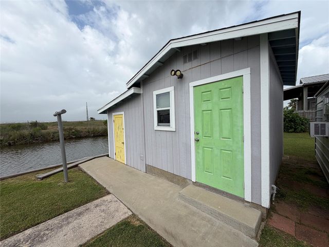 1270 N Monkhouse Drive, Crystal Beach, TX 77650