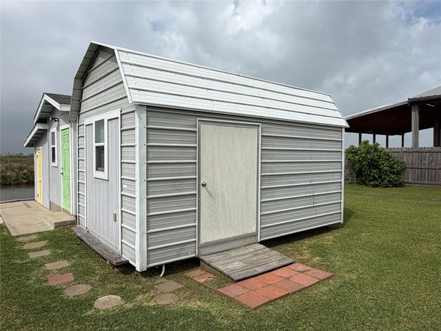 1270 N Monkhouse Drive, Crystal Beach, TX 77650