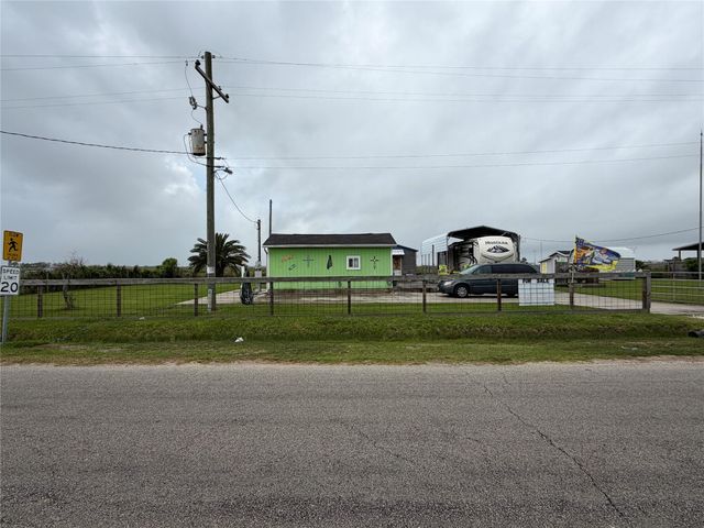 1270 N Monkhouse Drive, Crystal Beach, TX 77650