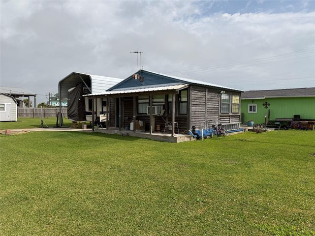 1270 N Monkhouse Drive, Crystal Beach, TX 77650