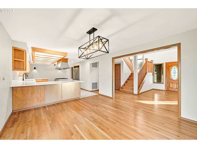 27725 Royal, Eugene, OR 97402