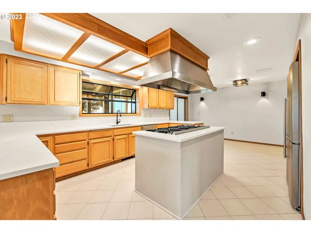 27725 Royal, Eugene, OR 97402