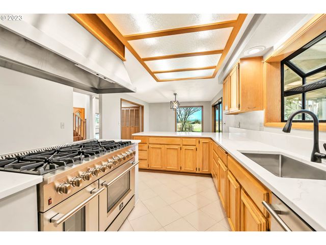 27725 Royal, Eugene, OR 97402