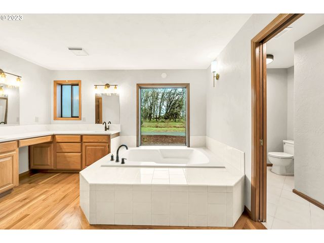 27725 Royal, Eugene, OR 97402